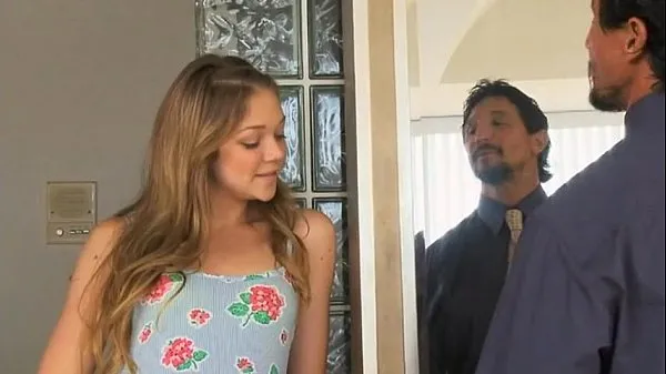 Τα καλύτερα βίντεο Jessie Andrews, babysitter who also takes care of her boss's cock ισχύος