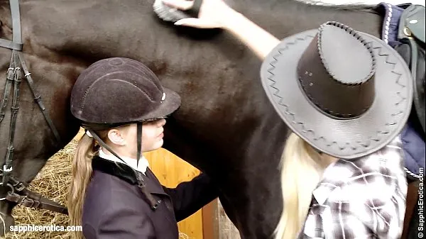 En iyi Aneta and Mya go down on each other at the horse ranch by Sapphic Erotica güç Videoları