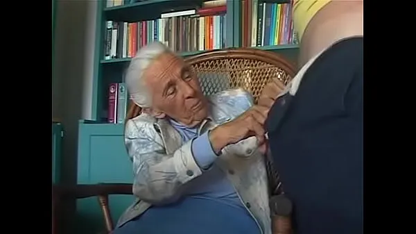 Die besten 92-jährige Oma lutscht Enkel Power-Videos