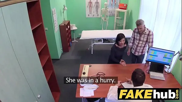 I migliori video Il dottore ceco dell'ospedale falso cums sopra la figa stretta delle mogli cornea di frode power