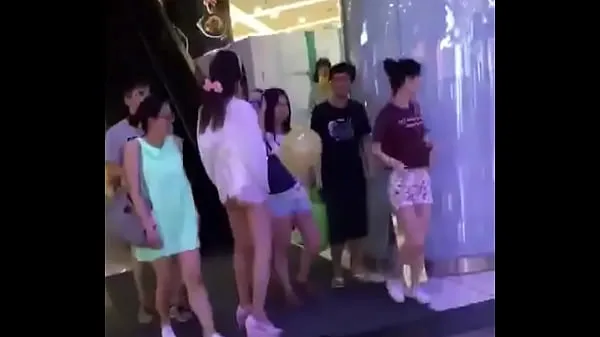 Parhaat Asian Girl in China Taking out Tampon in Public tehovideot