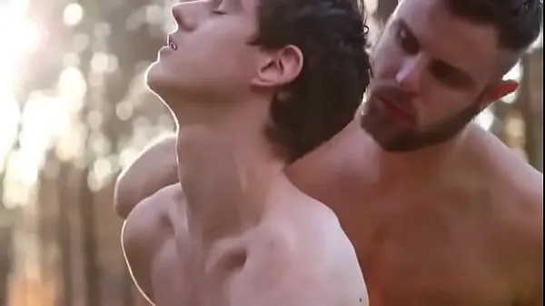 En iyi Giant daddy barebacks twink in the woods güç Videoları