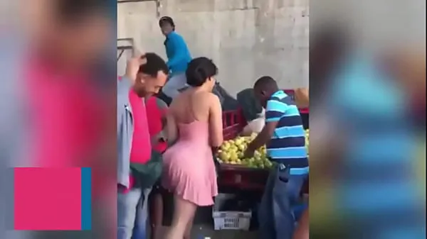 Melhores vídeos Morena saborosa no mercado caseiro da vila poder