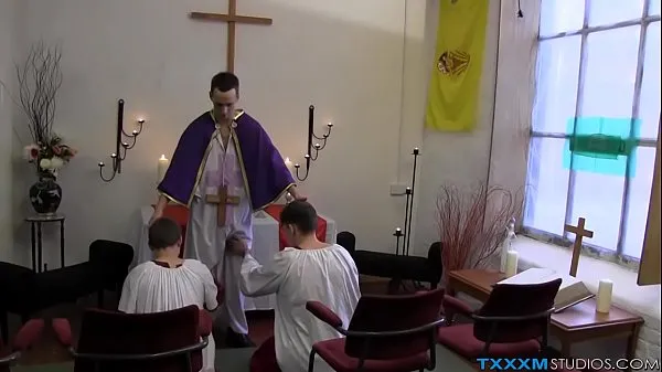 أفضل Naughty twinks have freaky anal threesome with a priest مقاطع فيديو قوية