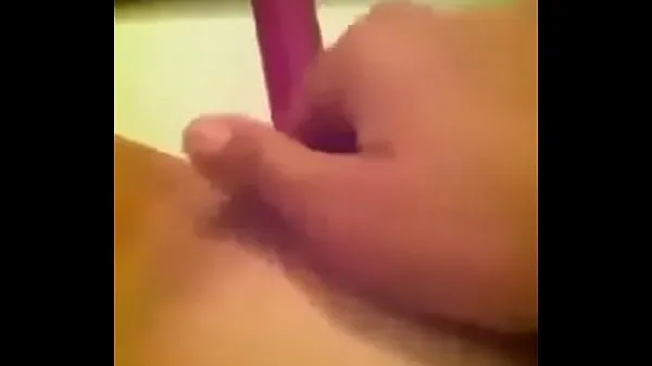 Video kekuatan German slut fucking herself with a toy terbaik