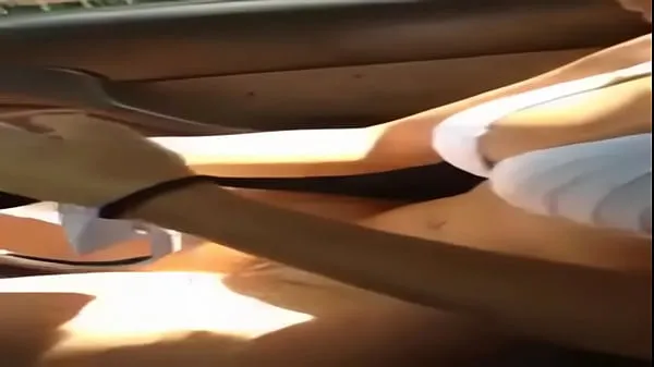 Meilleures vidéos sur la puissance Actrice nue dans la voiture