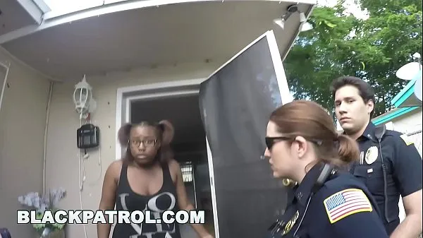 Τα καλύτερα βίντεο BLACK PATROL - Police Officers Maggie Green and Joslyn Respond Domestic Disturbance Call ισχύος