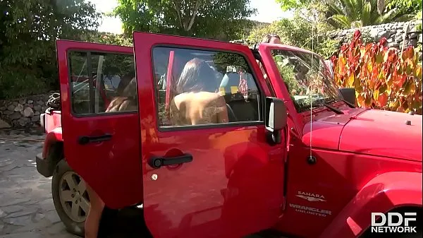 Melhores vídeos Orgia de lavagem de carros hardcore com Niki e Mea & Wendy e Vanessa poder