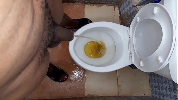 Τα καλύτερα βίντεο Real Pissing Porn. Golden Shower Peeing ισχύος