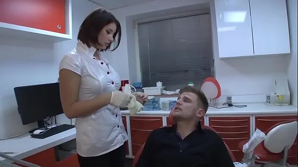 Los mejores videos de un dentista joven o. para darle el coño para evitar quejas del cliente a su jefe poder