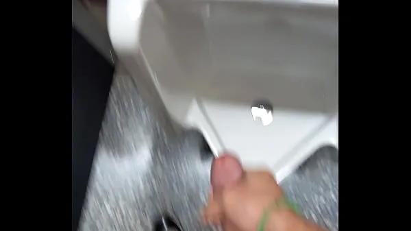 Beste Cumshot public stroke at the men's bathroom powervideo's