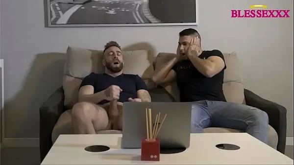 Die besten Ich schaue meinen eigenen Porno mit meinem schwulen Freund, wir streicheln zusammen und kommen - Magic Javi & Manuel Scalco Power-Videos