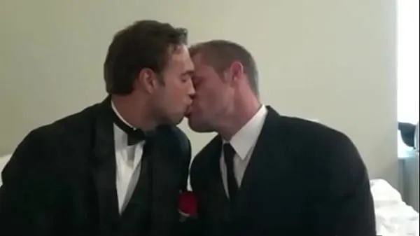 최고의 Straight Guy Kissing a Gay Guy on his Marriage Day 파워 비디오