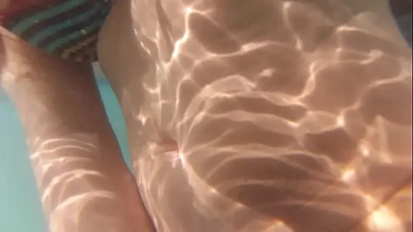 Meilleures vidéos sur la puissance Sexe dans la piscine Gabriela Teen