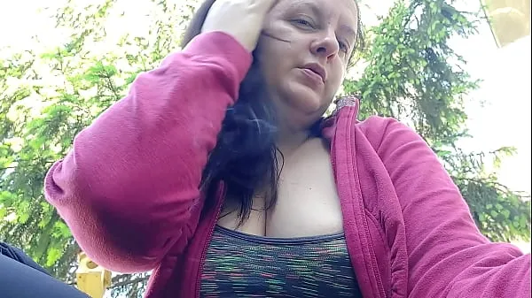 최고의 Nicoletta smokes in a public garden and shows you her big tits by pulling them out of her shirt 파워 비디오