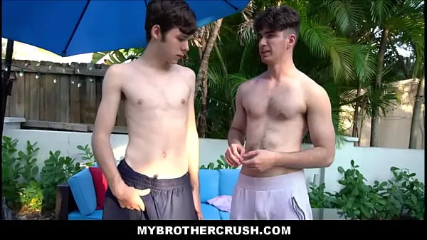 Los mejores videos de Twink Boy Stepbrother Dakota Lovell follada por su hermanastro en el garaje poder