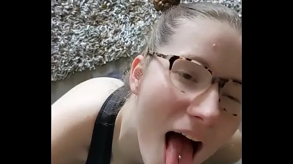 Video kekuatan Nerdy Girl Gets Her Throat Stuffed terbaik