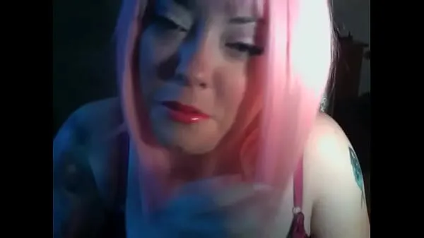 Najboljši videoposnetki Pink Haired BBW Tina Snua Smoking A Kingsize Cigarette moči