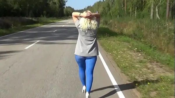 Melhores vídeos Flashing on the street in blue pantyhose poder