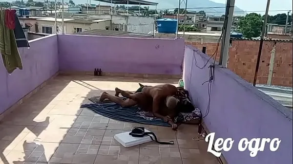 Los mejores videos de A esta morena enana la follan duro por detrás y le encantan las pollas negras al aire libre poder