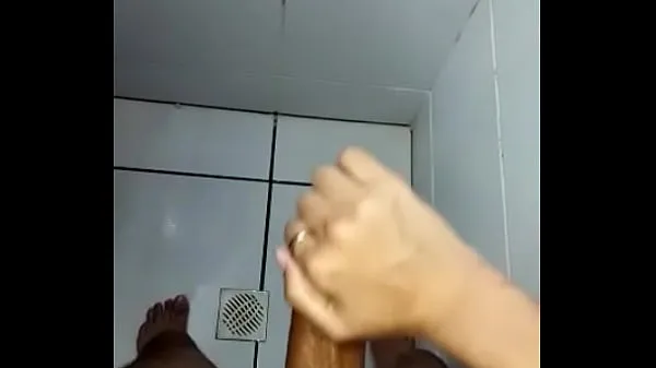 Nejlepší Brand new hot handjob in the bathroom výkonová videa