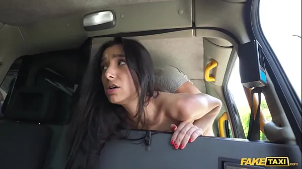 最佳Fake Taxi Sex starved taxi driver fucks the tight pussy of his passenger电源视频