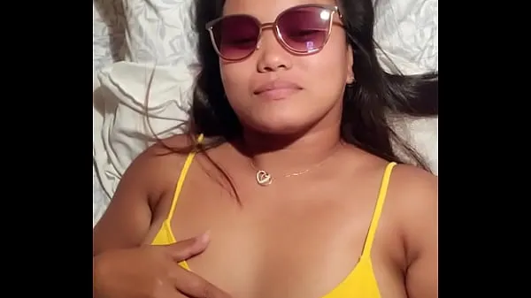 بہترین Flashing you my Asian Pinay tits laying in bed پاور ویڈیوز