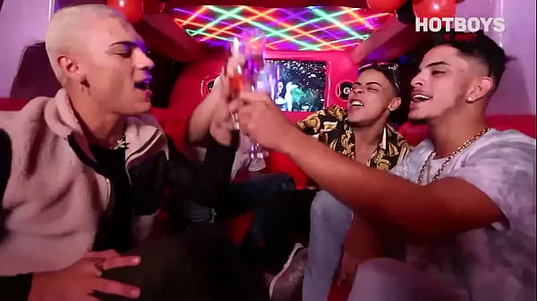 Die besten Neulinge, die am HOTBOYS-Geburtstag in der Limousine rummachen Power-Videos