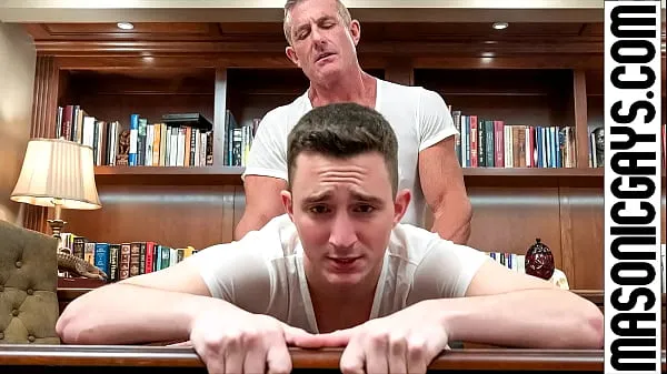 Beste Matthew Figata fuck twink Tyler Tanner inside his office powervideo's