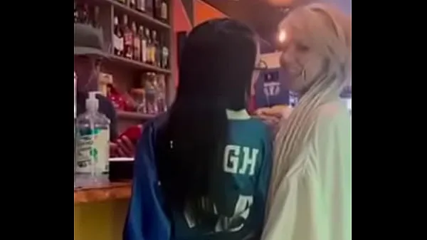 I migliori video Bad Melli e Kyra Sex di Putaria no Bar power