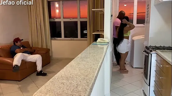 Los mejores videos de Fui a arreglar la máquina si un cliente, y el esposo se entrelazó con la televisión, y dejé a la mujer caliente a mi lado, la follé muy bien poder