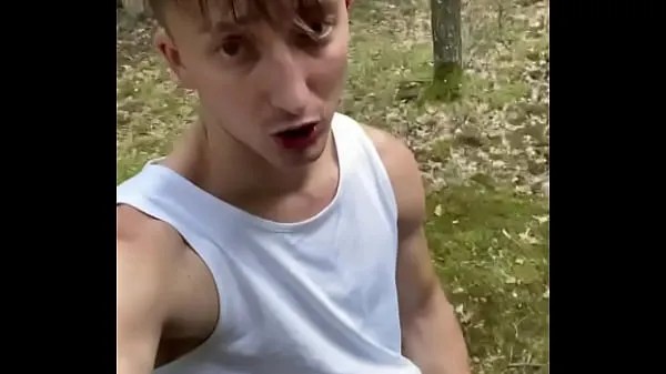 I migliori video Ragazzo fa un pompino con un grosso cazzo al legno e fa venire la faccia power